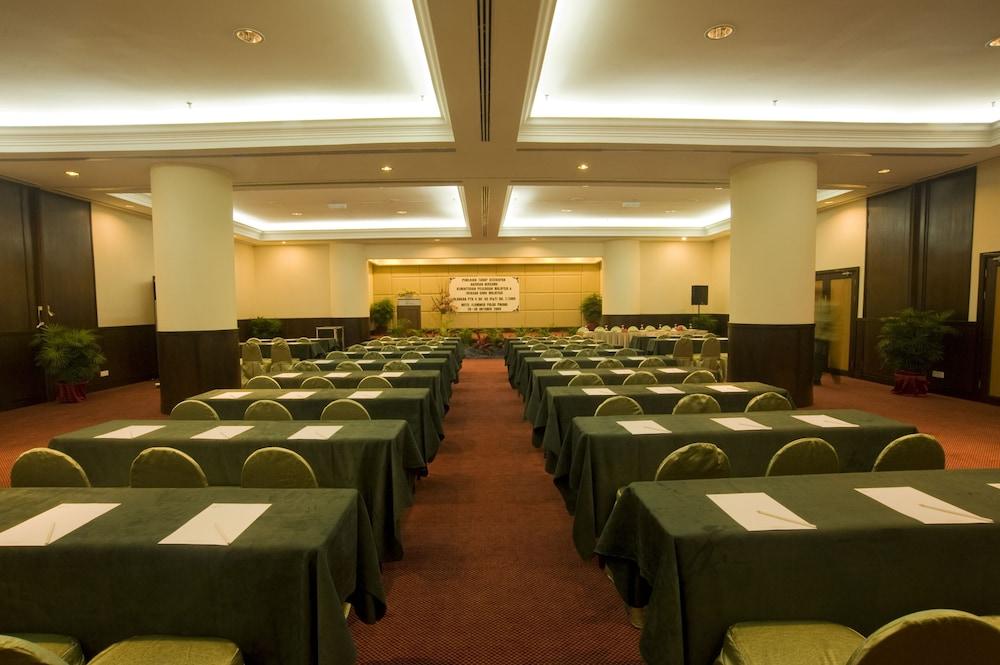 Flamingo Hotel By The Beach, Penang Tanjung Bungah  Exterior photo